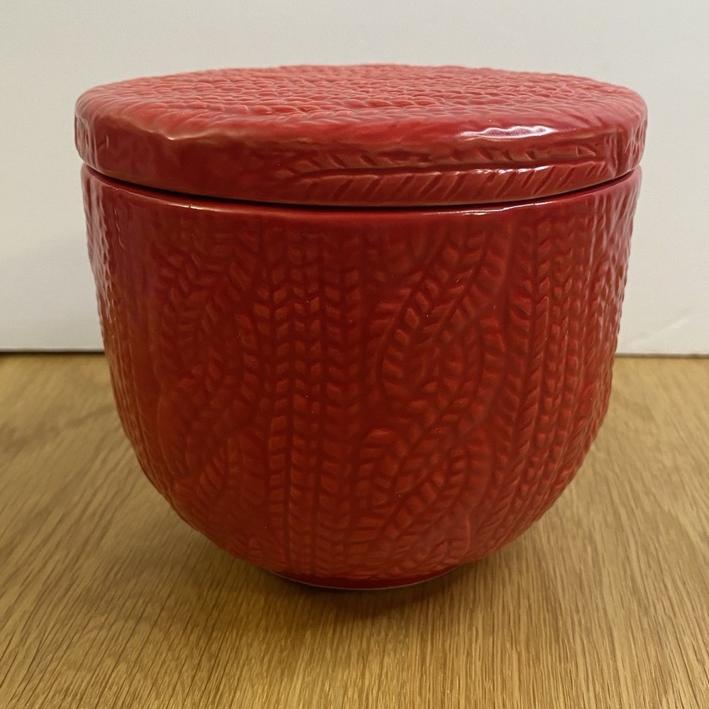 Lightscapes Red Ceramic Cable Knit Sweater Mulled Wine 3 Wick Berry Clove Cassia